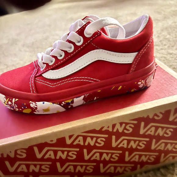 Toddler shoe, never been worn. - Picture 2 of 3